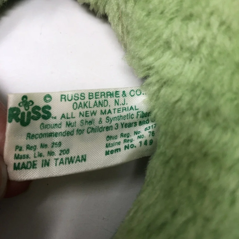 Vintage Russ Fleegle Frog Plush Green Nut Shell Stuffed‎ Animal 149